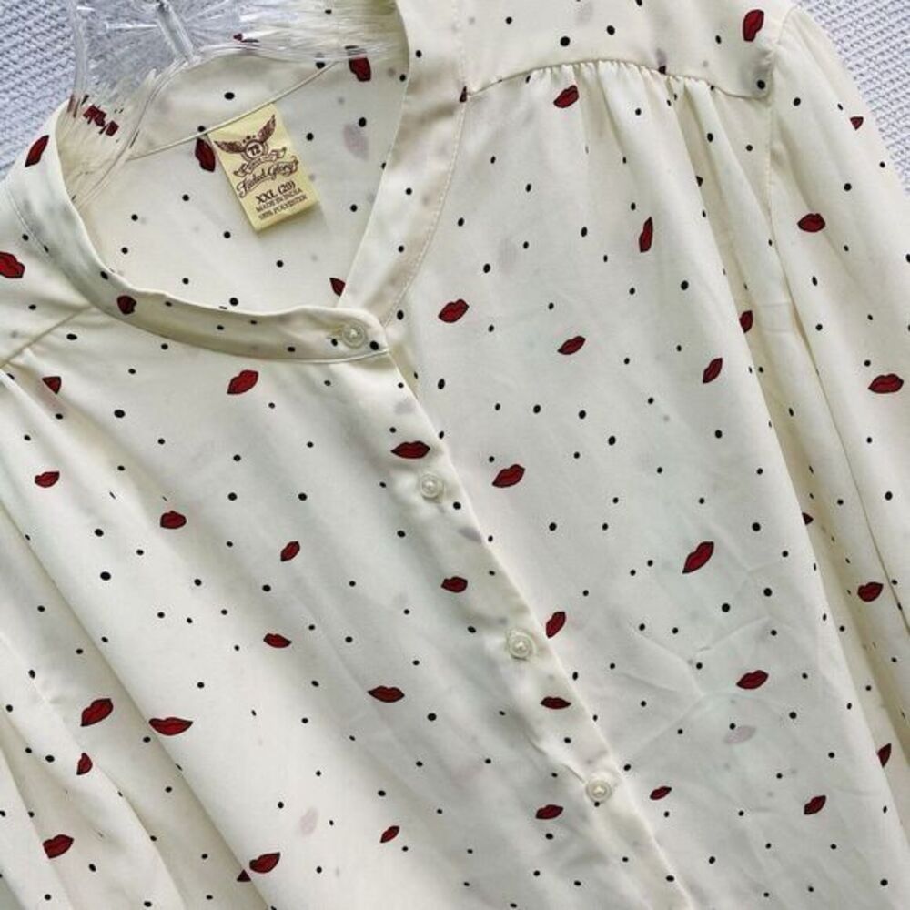 Faded Glory XXL Lip Print Long Sleeve Casual Button Front Blouse Valentines